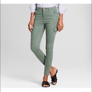 𝐎𝐥𝐢𝐯𝐞 𝐆𝐫𝐞𝐞𝐧 𝐉𝐞𝐚𝐧𝐬